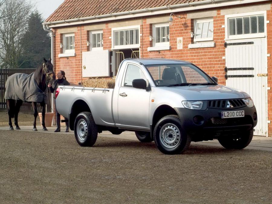  Mitsubishi L200 4Work Single Cab 2006 года  (UK) (фото 8 из 11)